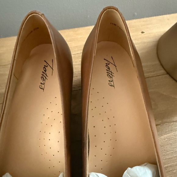 Trotters Daria Pump Cognac Brown Heels - Picture 4 of 8